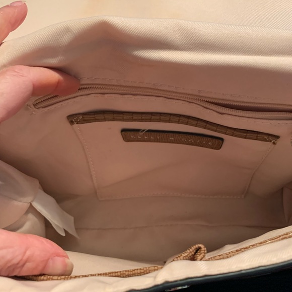 Cute floral shoulder bag/crossbody. - Picture 3 of 3